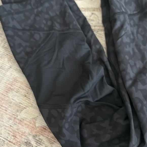 Lululemon wonder train crop leggings - Picture 2 of 3
